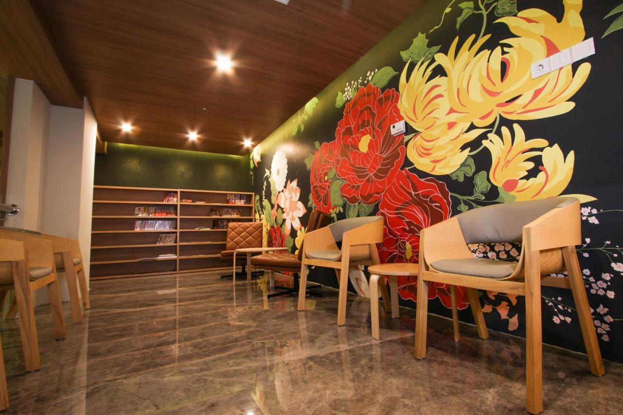 Kuretakeso Kemang Hotel Yakarta Exterior foto
