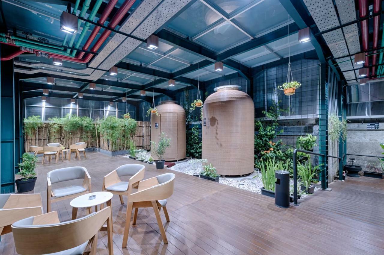 Kuretakeso Kemang Hotel Yakarta Exterior foto